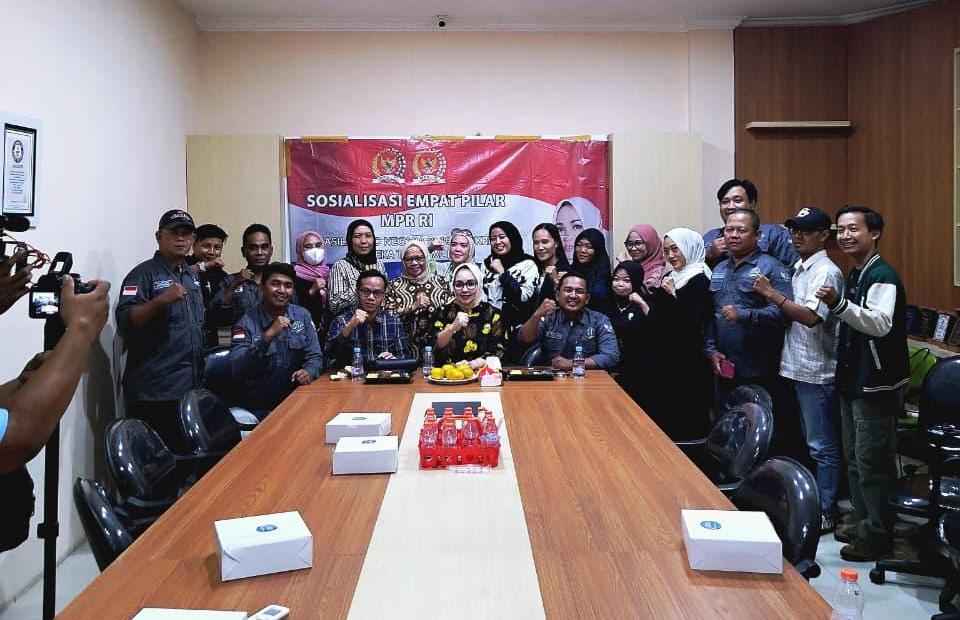 Silaturahmi dengan PJS Sumsel, Hj Eva Susanti Dorong Sinergi Pers dan Parlemen